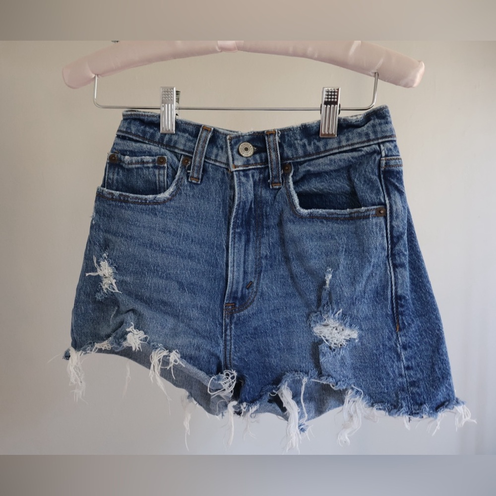Abercrombie Mom Short High Rise Distressed Medium Wash Women’s Size 24